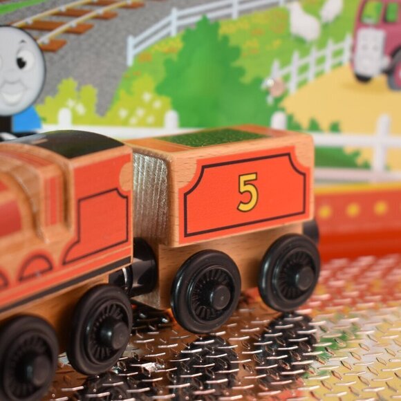 James Real Exposed Wood Thomas the Tank Engine & Friends Wooden Railway Trains - Picture 5 of 12